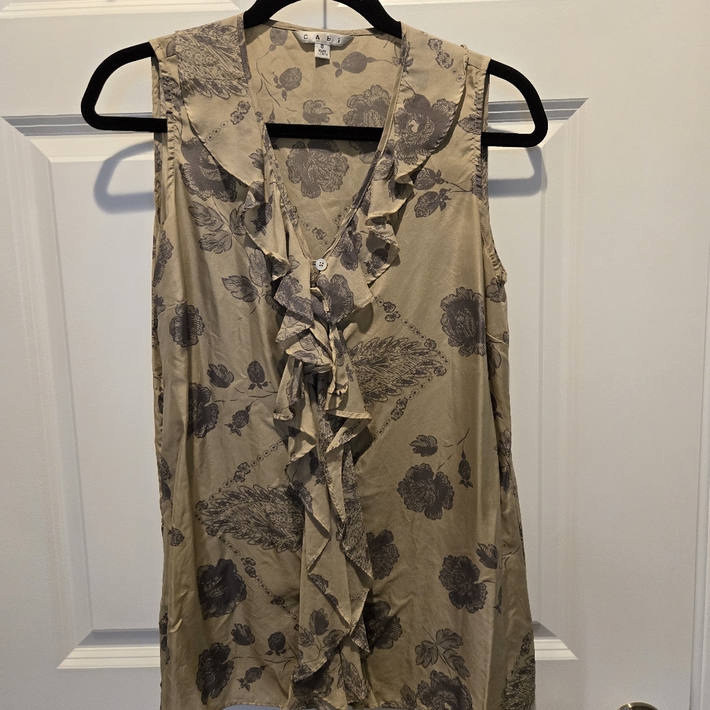 Cabi #149 Tranquil Ruffle Floral Silk Sleeveless Blouse Taupe 100% Silk Sz S EUC